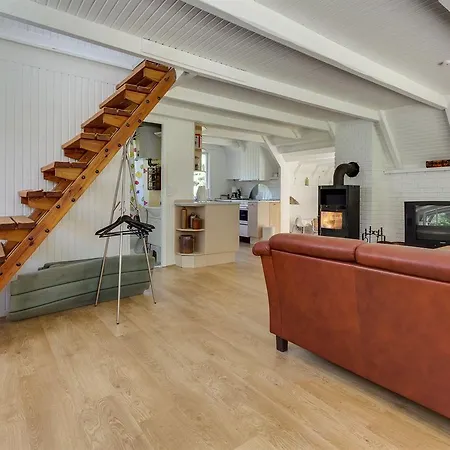 Three-bedroom Holiday In Hals